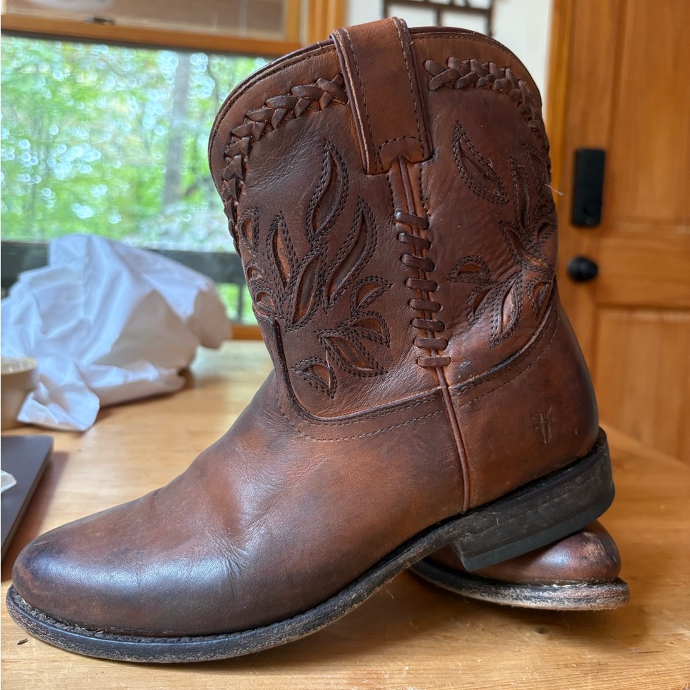 Frye Brown Leather Embossed Western Cowboy Boots - Picture 2 of 7